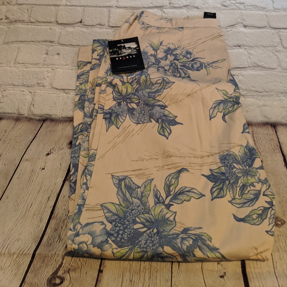 Axcess adorable‎ floral capris brand new